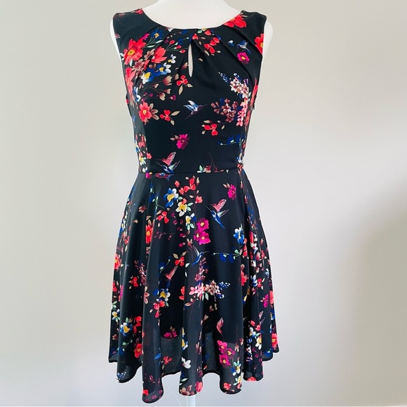Express Black Multicolored Floral  Dress HummingBird Keyhole 2 Sleeveless Skater - Picture 1 of 13